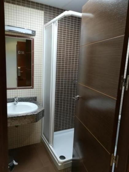 Hostal Avenida Barajas - image 4