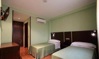 Hostal Avenida Barajas - image 8
