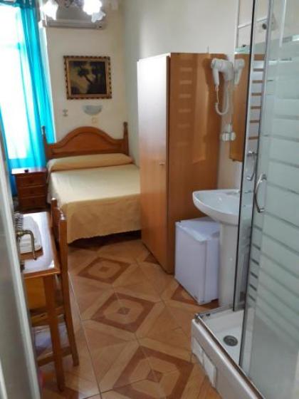 Hostal Fuentesol - image 11