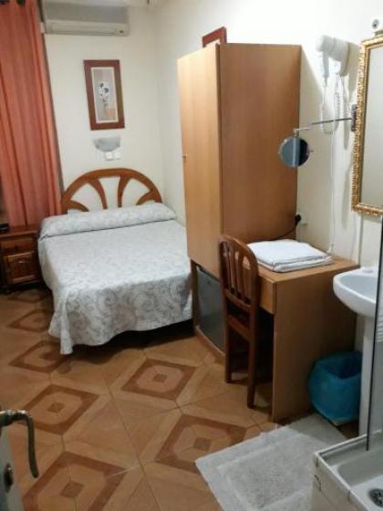 Hostal Fuentesol - image 18