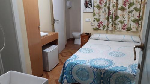Hostal Fuentesol - image 2