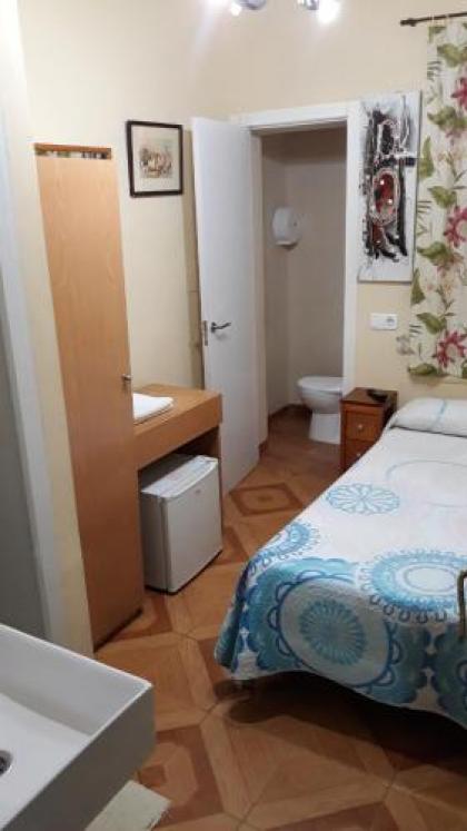 Hostal Fuentesol - image 3