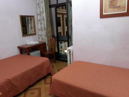 Hostal Fuentesol - image 4