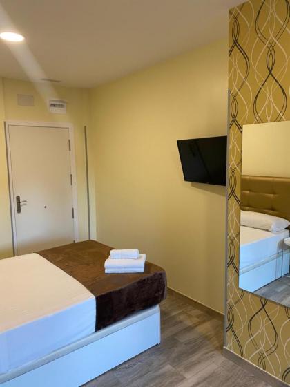 Hostal Alaska - image 25