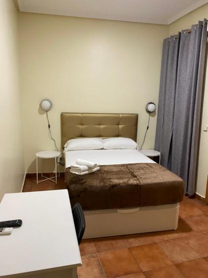 Hostal Alaska - image 4