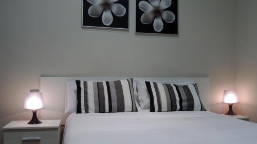 Hostal Cervantes - image 2
