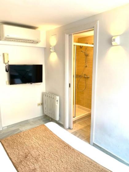 Apartamentos Puerta Del Sol - image 13