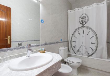 Hostal Vazquez De Mella - image 4