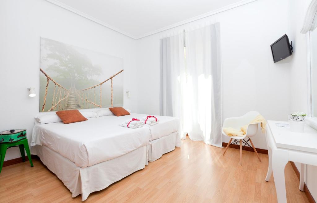Hostal Vazquez De Mella - image 7