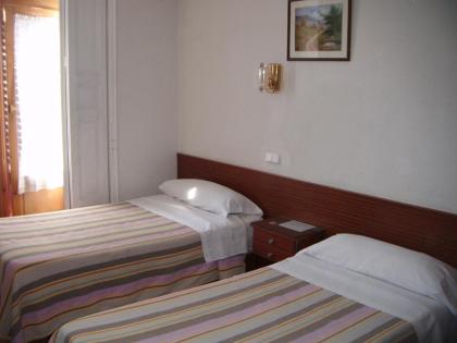 Hostal Tudescos - image 2