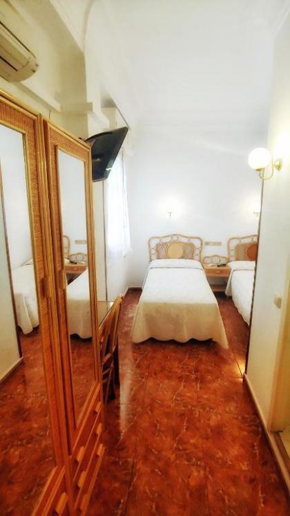 Hostal Prada - image 8