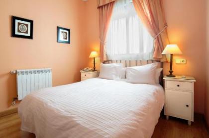 Hostal Adria Santa Ana - image 1