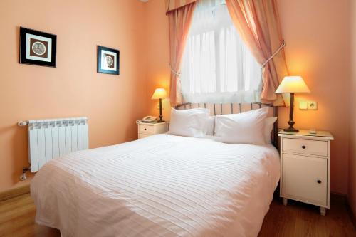 Hostal Adria Santa Ana - main image