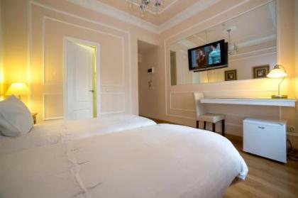 Hostal Adria Santa Ana - image 2