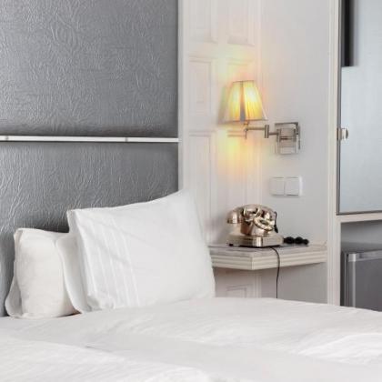 Hostal Adria Santa Ana - image 3