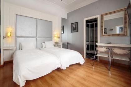 Hostal Adria Santa Ana - image 4