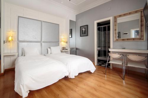 Hostal Adria Santa Ana - image 4