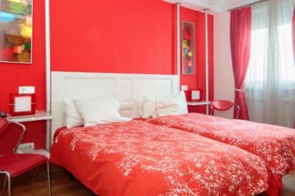 Hostal Adria Santa Ana - image 9
