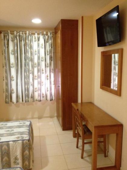 Hostal Aeropuerto - image 2