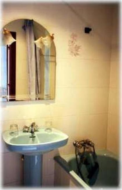 Hostal Rivera - Atocha - image 4