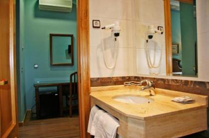 Hostal Victoria II - image 12