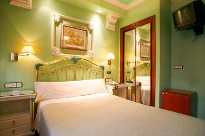 Hostal Victoria III - image 21
