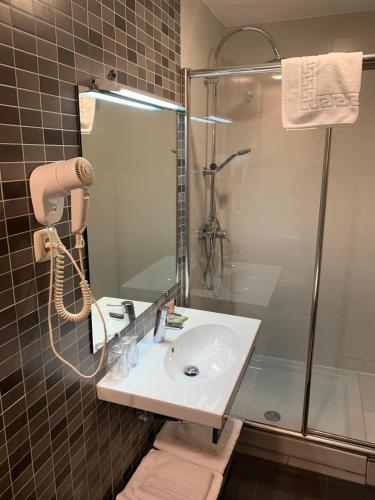 Hostal Falfes - image 2