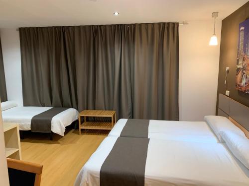 Hostal Falfes - image 5