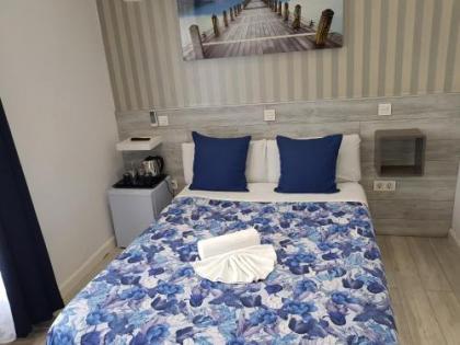 Hostal Main Street Madrid - image 20