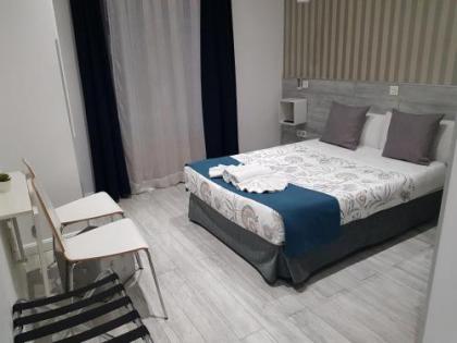 Hostal Main Street Madrid - image 9