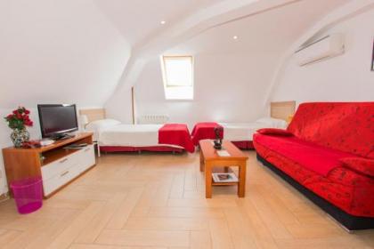 Apartamentos Madrid Centro - image 15