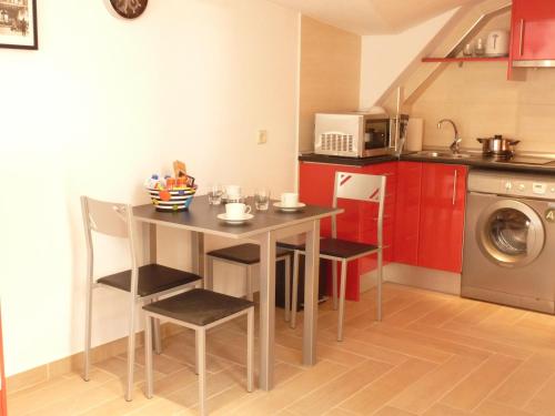 Apartamentos Madrid Centro - image 3