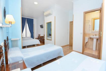 Hostal Biarritz - image 4