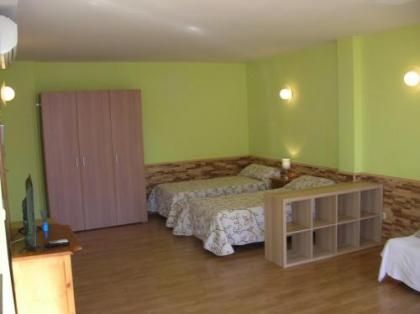 Apartamentos Barajas - image 13