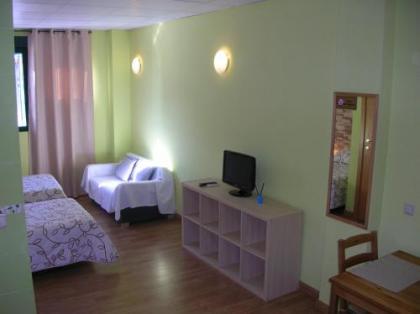 Apartamentos Barajas - image 5