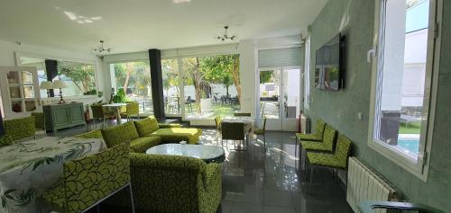 Escala Suites - image 7