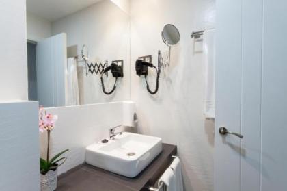 Hostal Overnight Madrid - image 18
