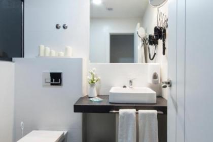 Hostal Overnight Madrid - image 20
