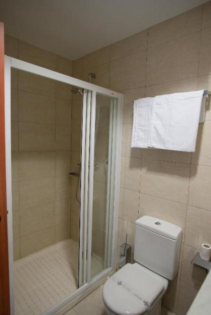 Hostal Mediterranea - image 4