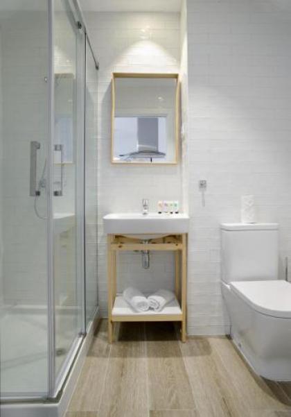 nQn Aparts & Suites Madrid - image 12
