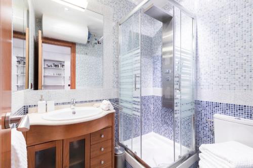 Fuencarral Apartments by Flatsweethome - image 5