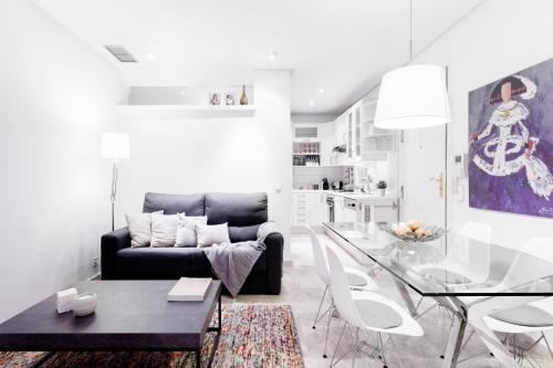Serrano Apartment by Flatsweethome - main image
