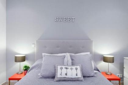 Serrano Apartment by Flatsweethome - image 15