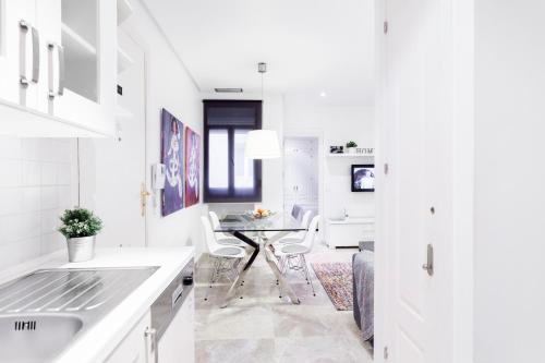 Serrano Apartment by Flatsweethome - image 3