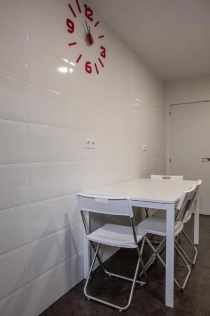 Lovely 3 Bedroom Apartment next to Fuencarral - image 21