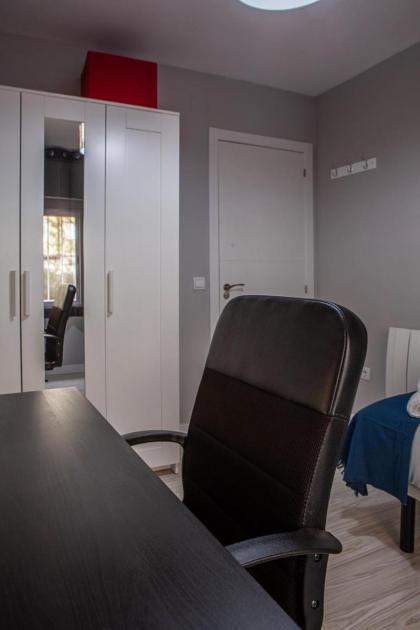 Lovely 3 Bedroom Apartment next to Fuencarral - image 27