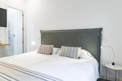 PYR Select Salamanca Luxury IX - image 6