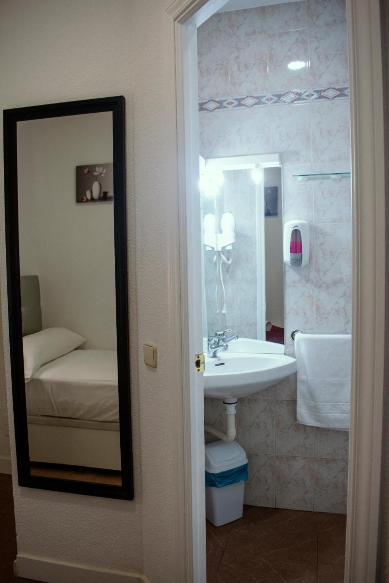 Hostal Ártico - image 2