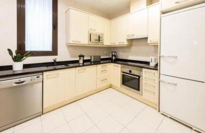 Prado Museum Apartment - image 10