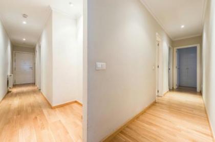 Prado Museum Apartment - image 3